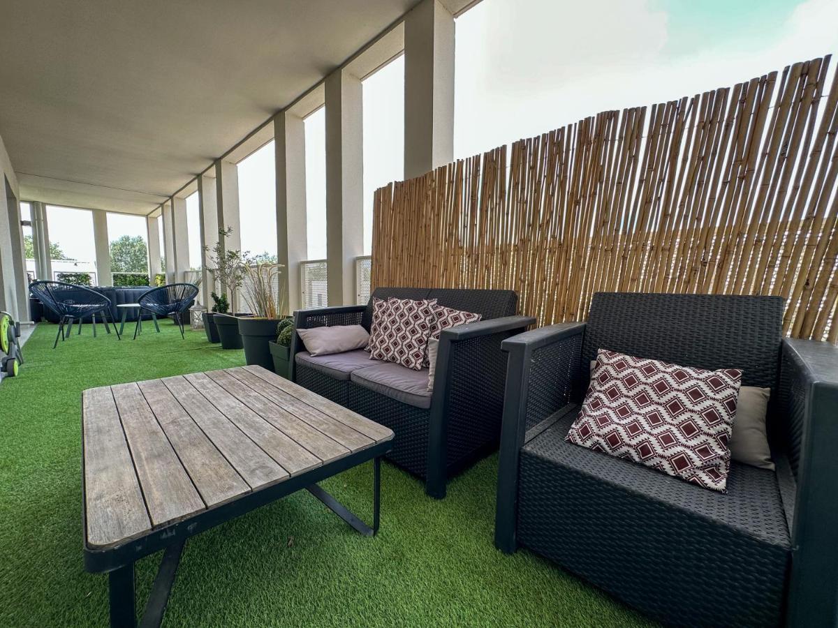 Апартаменты Loggia Dream Jacuzzi Монтеврен Экстерьер фото